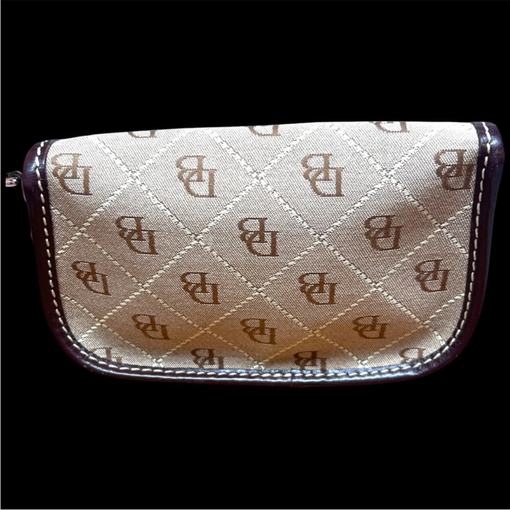 DOONEY AND BOURKE Flap Wristlet Leather Signature Logo Removable Strap DB142 - Picture 3 of 8